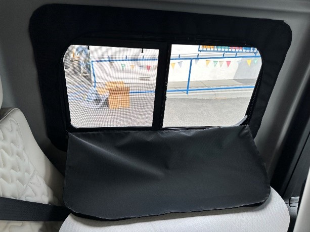 Winnebago_RH_XL_window_open.jpg
