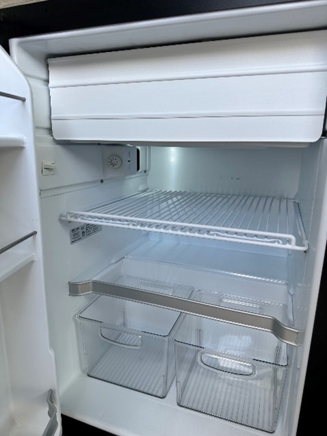 Winnebago_RH_XL_fridge.jpg