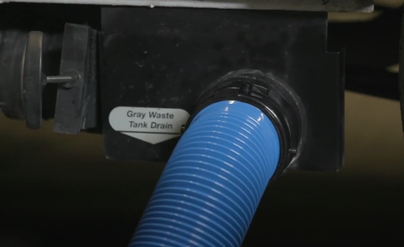 Winnebago_RH_XL_gray_water_tank_connection_and_lever.jpg