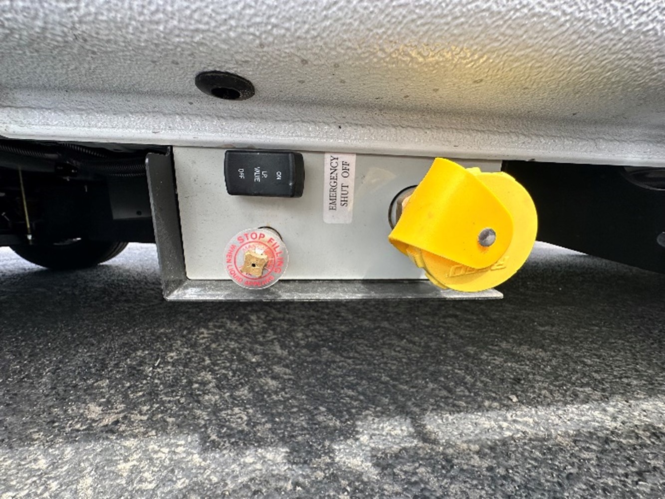 Winnebago_Couple_Condo_LP_switch_outside_vehicle.jpg