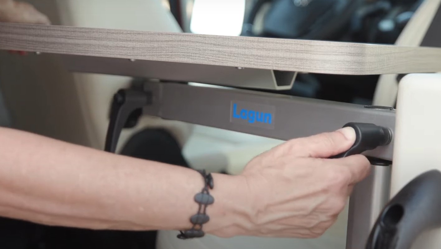 Winnebago_Couple_Condo_table_lever.jpg