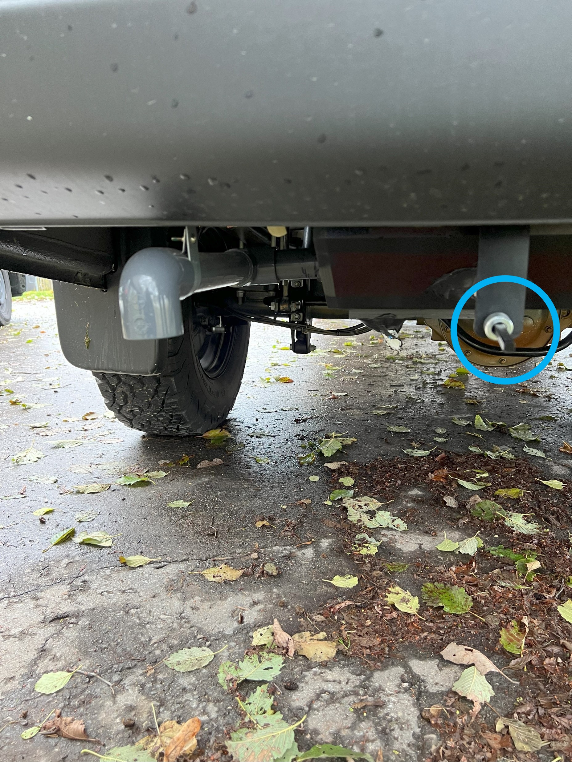 Waste_water_tank_valve.jpg