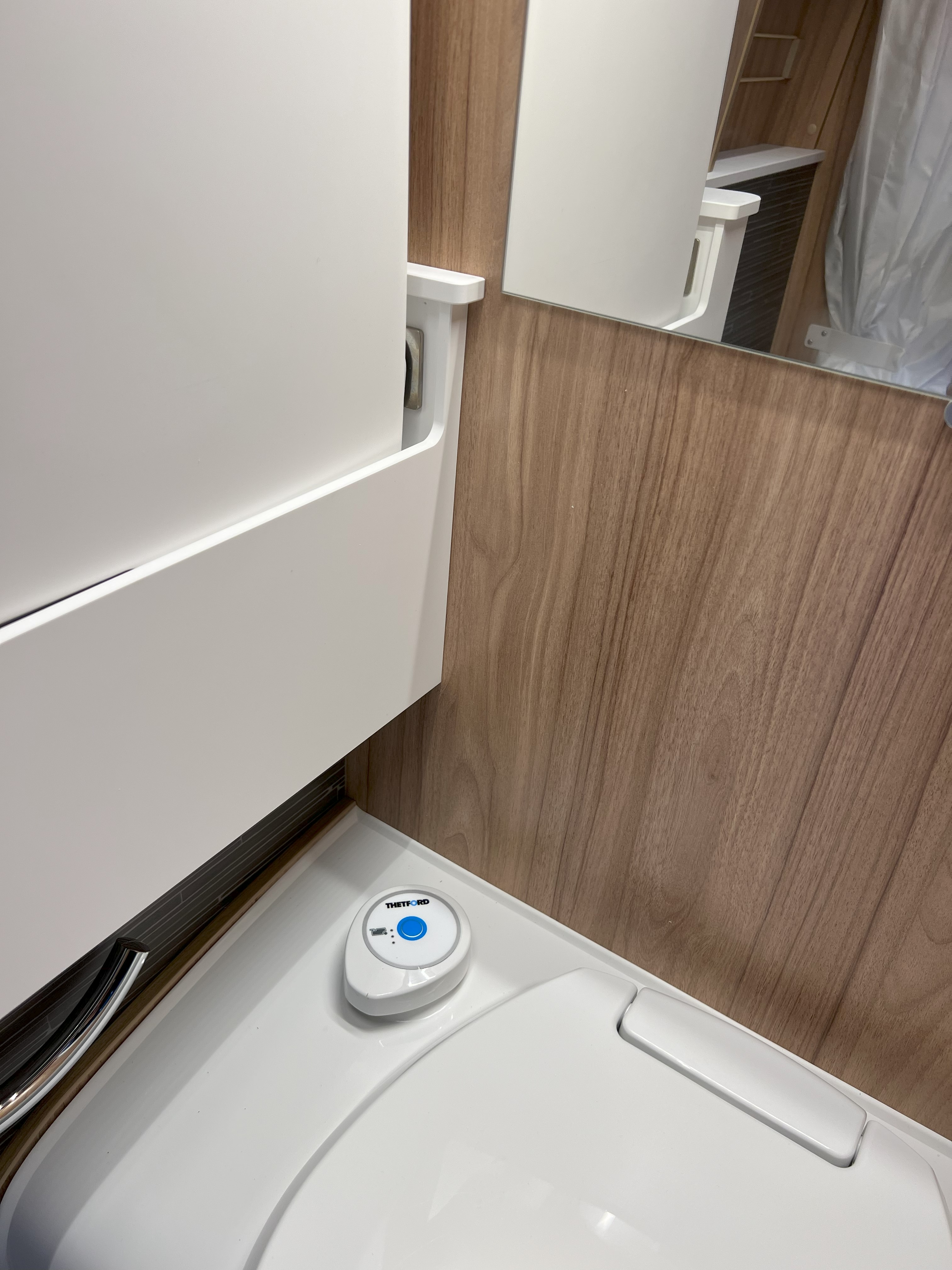 toilet_lever_offroad.jpg