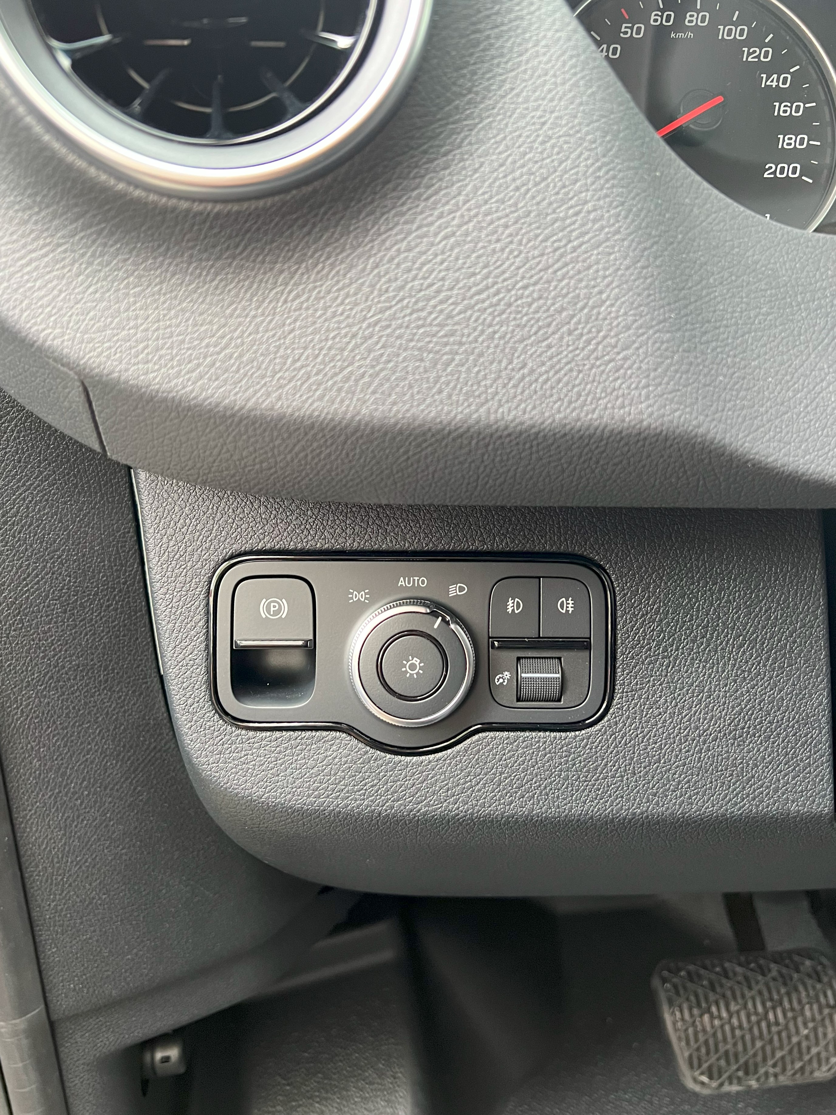 Handbrake_%2B_lights_offroad.jpg