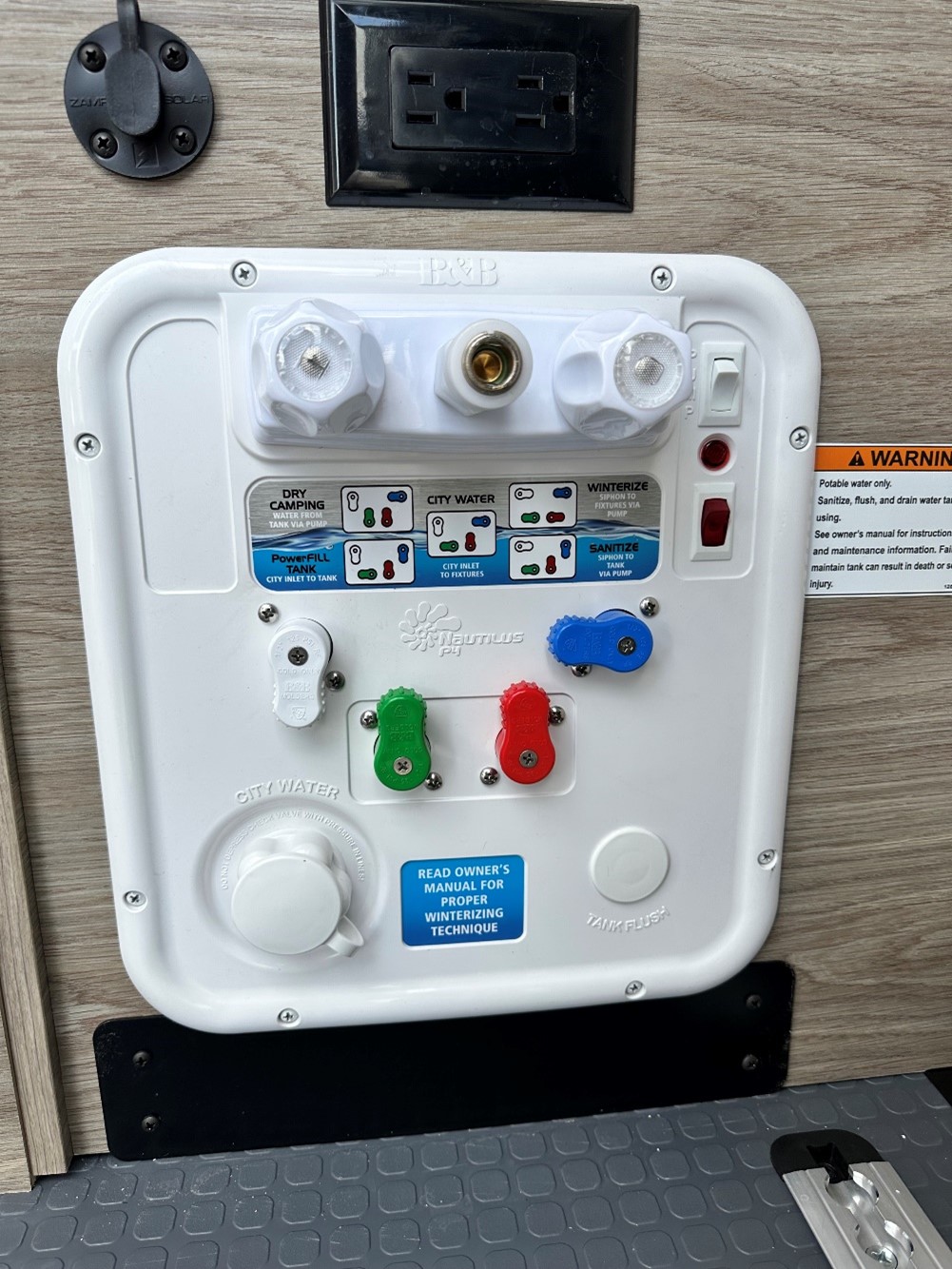 Winnebago RH XL water tank on the back.jpg
