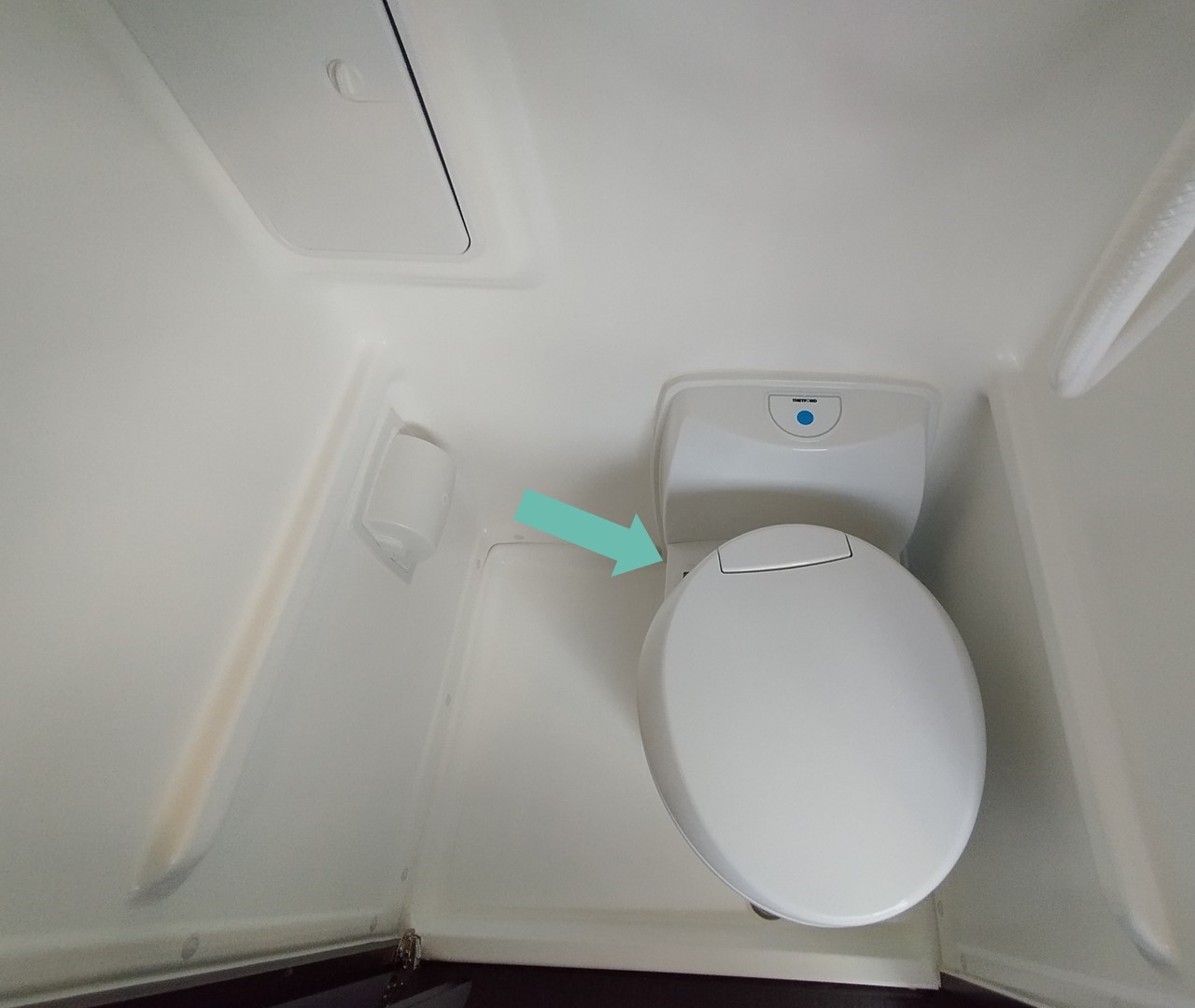 toilette stand.jpg