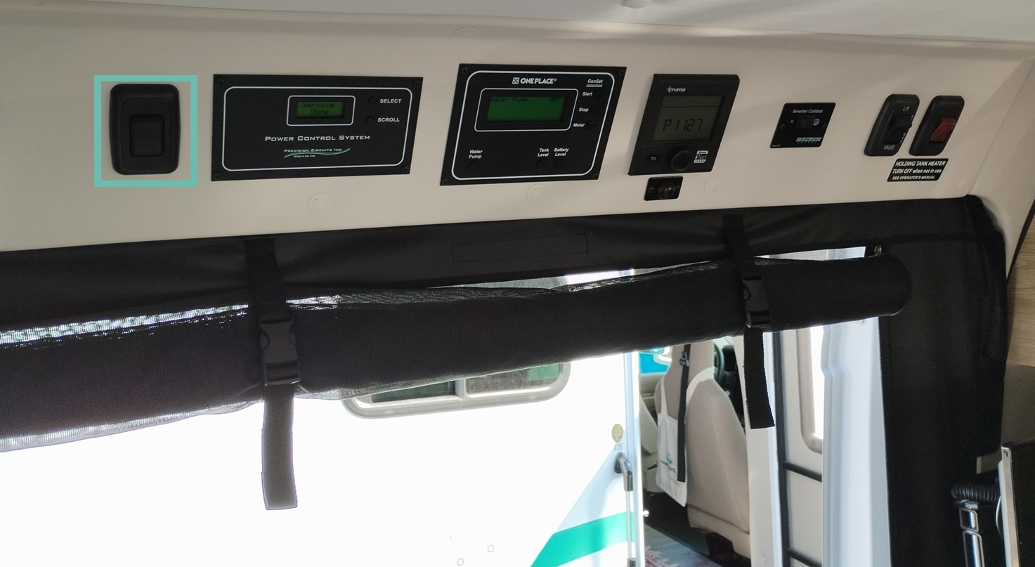 light above frontseats.jpg