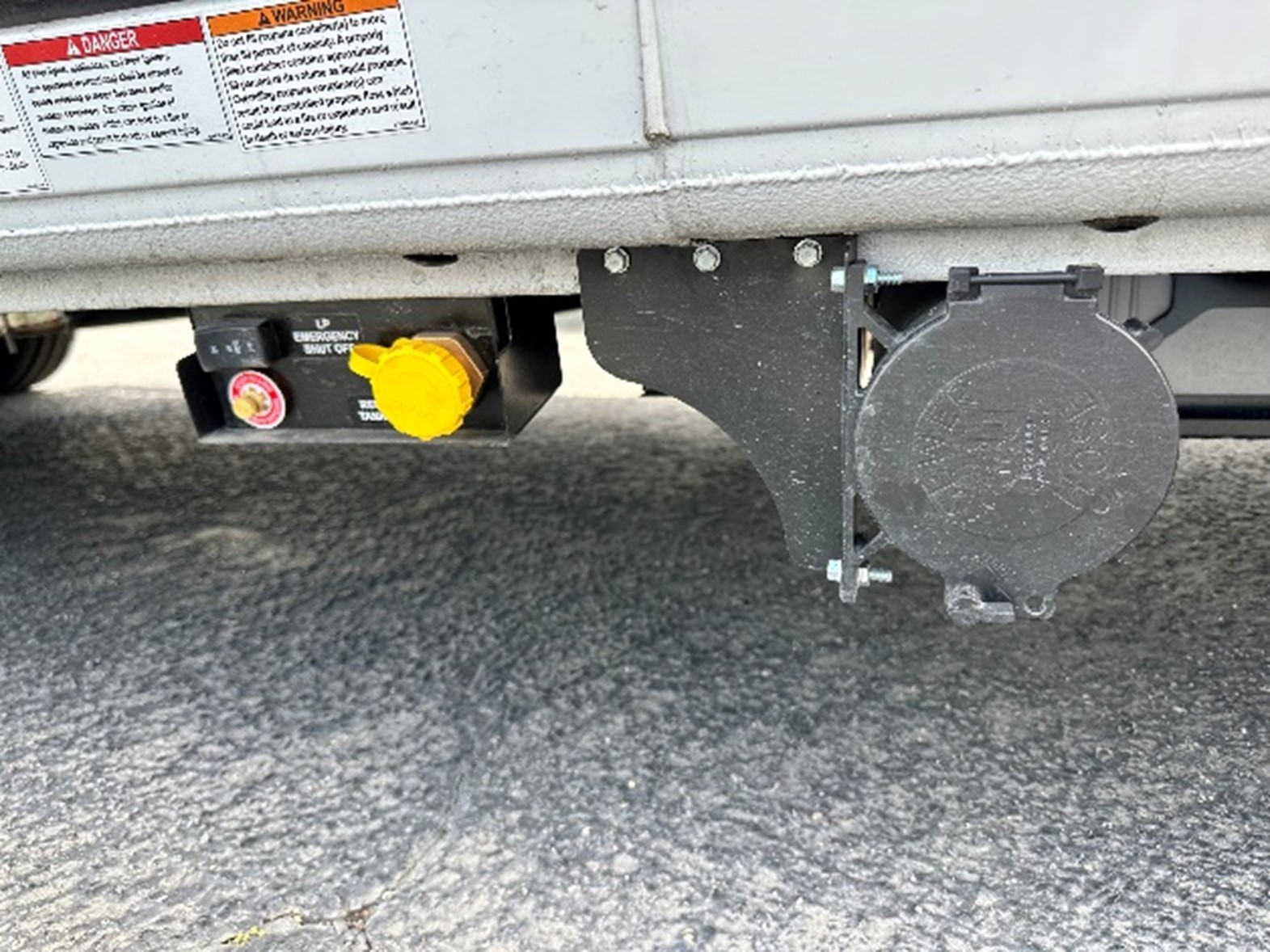 Winnebago_Couple_Condo_hose_storage_compartment.jpg